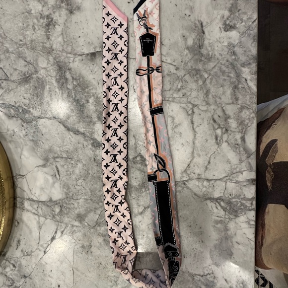 Louis Vuitton scarf. - Picture 3 of 6